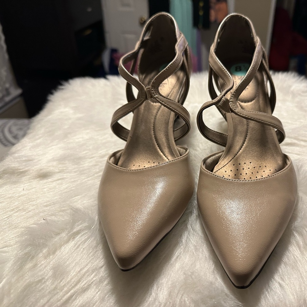 Cute Tan Heels